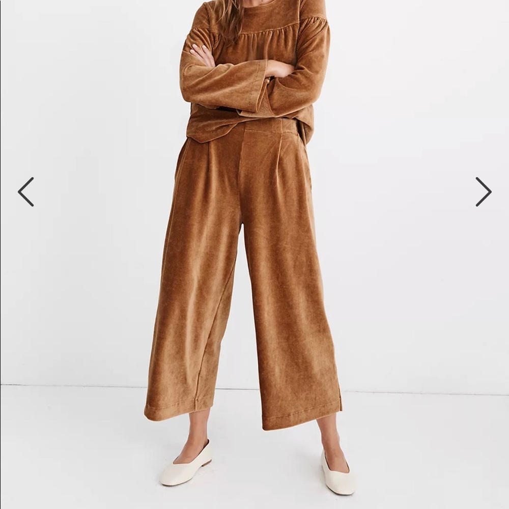 Texture and Thread Pleated Wide- Leg Corduroy Pants